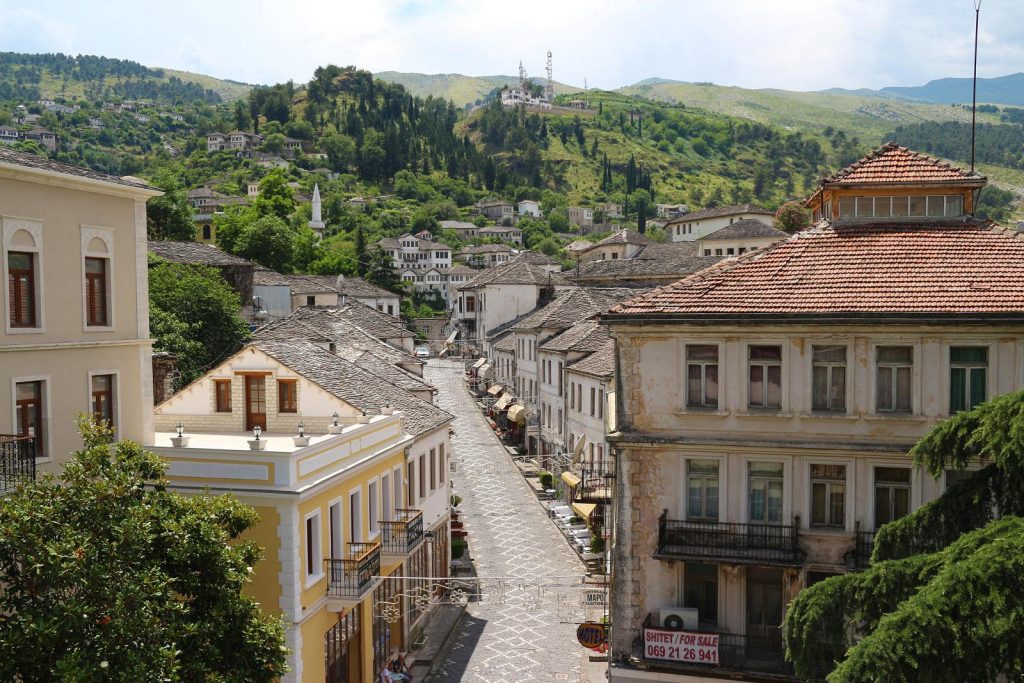 Gjirokastër: Arnavutluk’un Taşlar Üzerine Kurulmuş Şehri